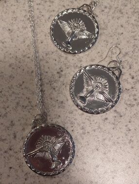 Silver Medallion Necklace & Earrings Set
